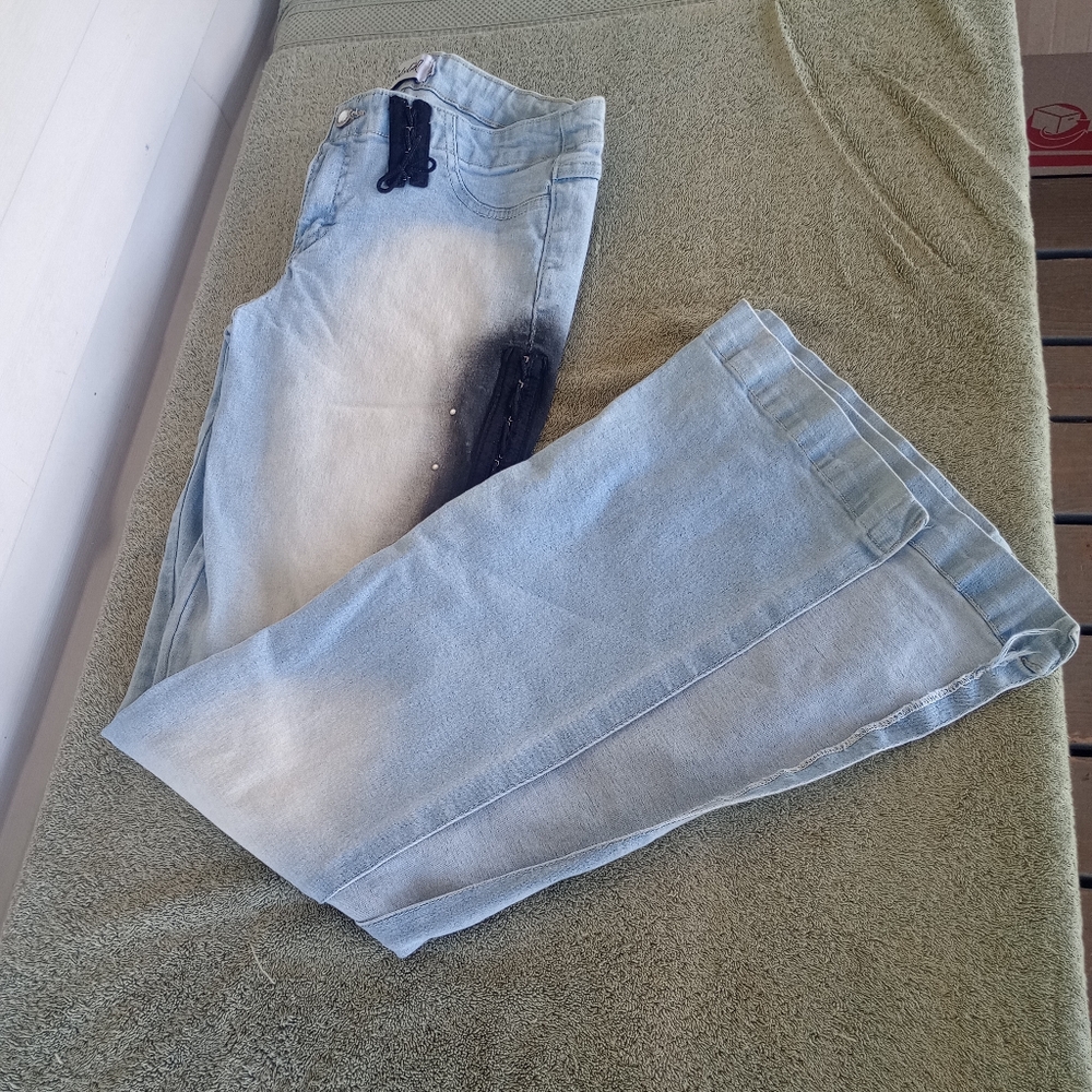 Baby girl Y2K laced light wash flared bell bottoms low rise zip closure Sz 44